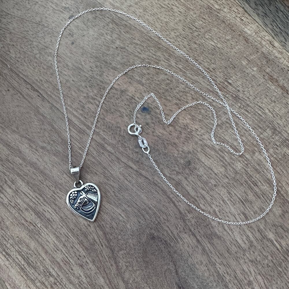 925 Sterling Silver Horse Pendant Necklace in Heart Shape